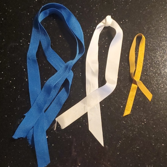 Lot of hair bows and clips - Picture 6 of 6